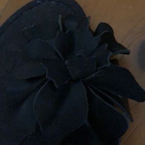 Born b.o.c. Leather flower sandals